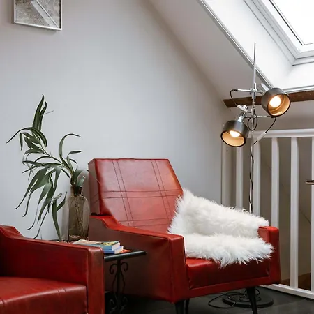 Huswell - Cozy Retro In The Heart Of