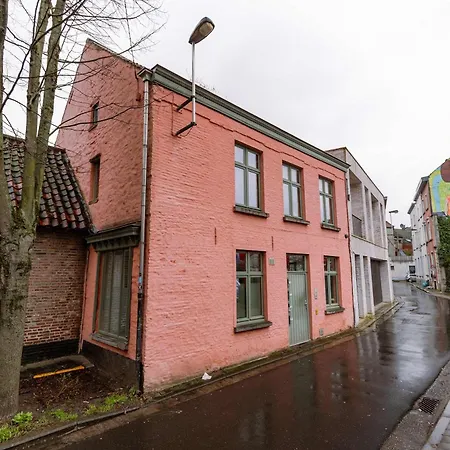 Huswell - Cozy Retro In The Heart Of Apartment